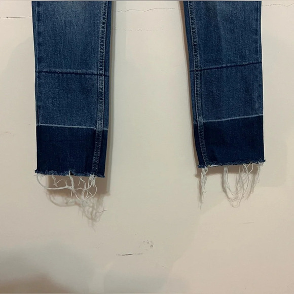 Calvin Klein Ankle Skinny Jeans. Raw hem. Size 27 - Picture 2 of 11